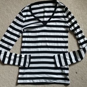 Gap Small black and white striped long sleeve v neck
